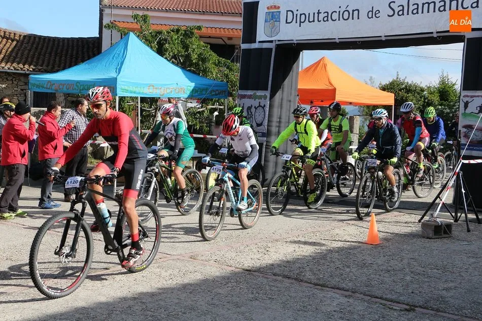 Foto 4 - David L&oacute;pez y Beatriz S&aacute;nchez triunfan en la IV BTT Entresierras