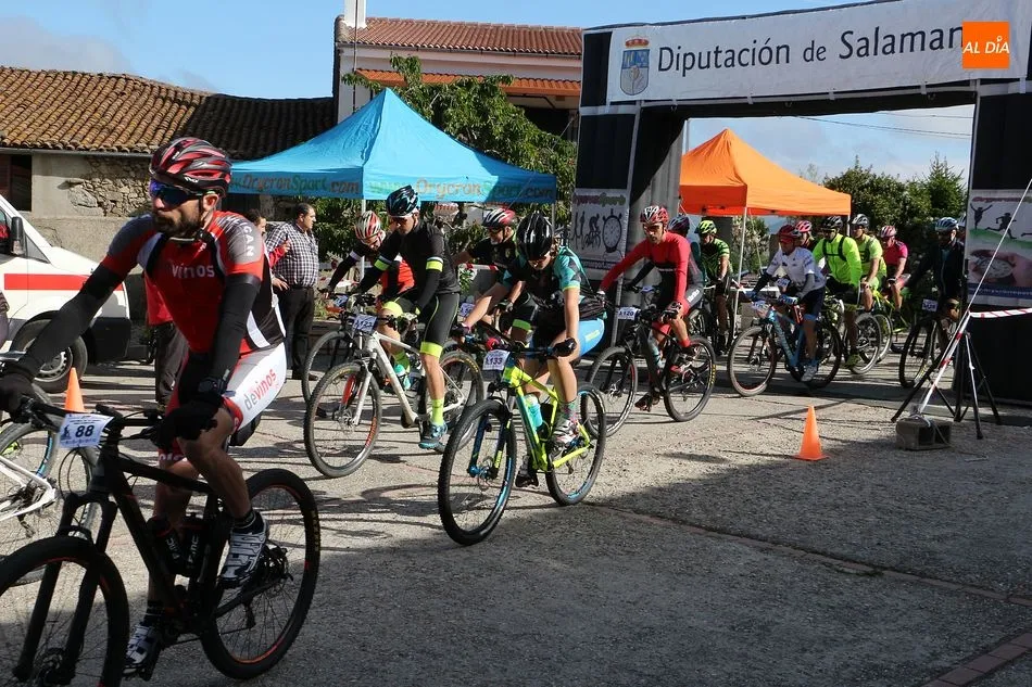 Foto 3 - David L&oacute;pez y Beatriz S&aacute;nchez triunfan en la IV BTT Entresierras