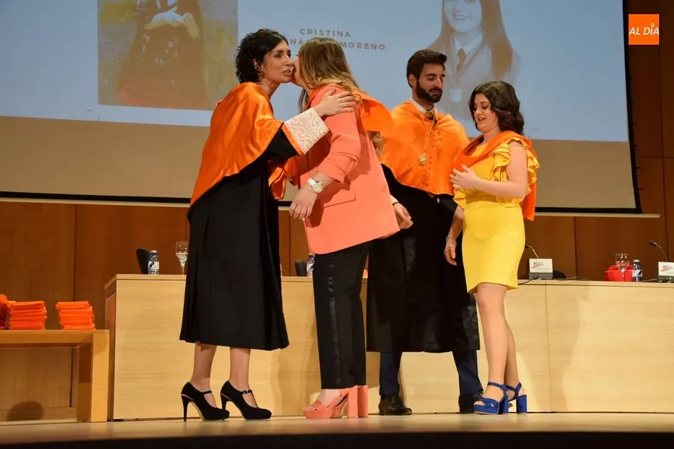Foto 9 - Los nuevos titulados en Administraci&oacute;n y Direcci&oacute;n de Empresas celebran su graduaci&oacute;n