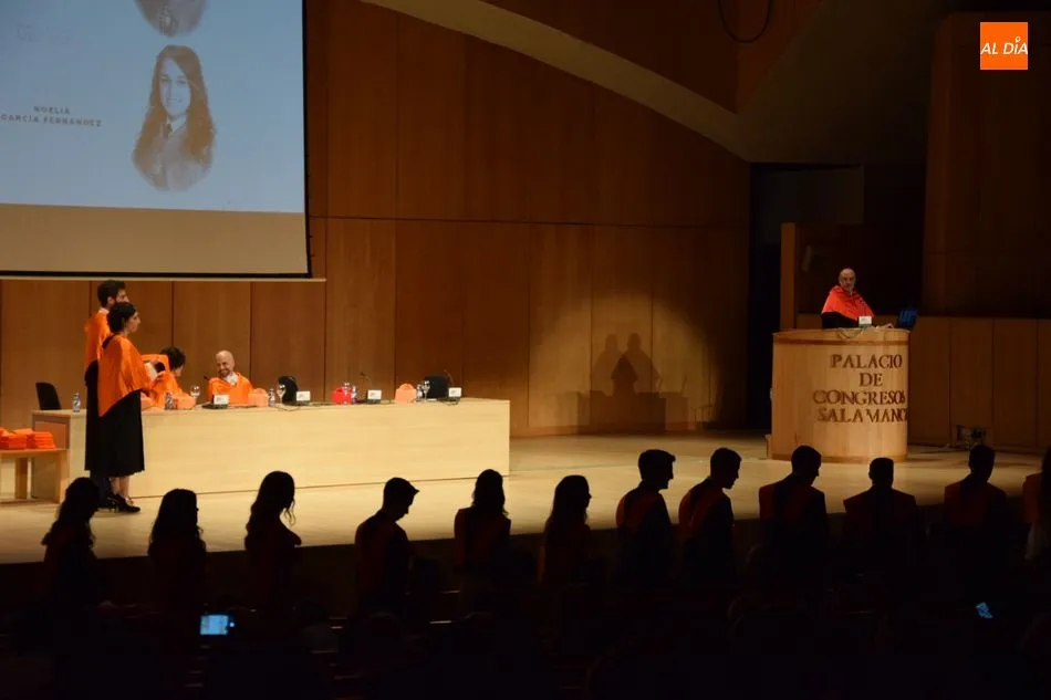 Foto 6 - Los nuevos titulados en Administraci&oacute;n y Direcci&oacute;n de Empresas celebran su graduaci&oacute;n