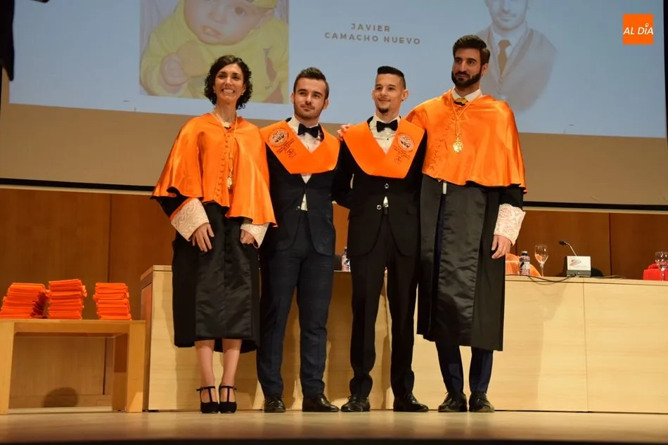 Foto 5 - Los nuevos titulados en Administraci&oacute;n y Direcci&oacute;n de Empresas celebran su graduaci&oacute;n