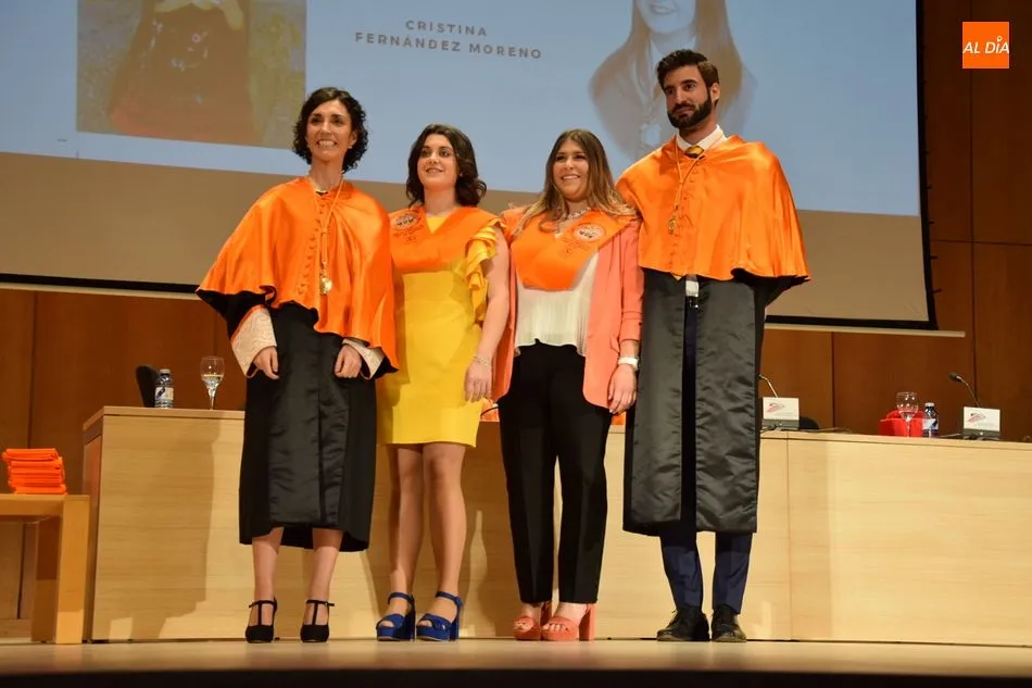 Foto 3 - Los nuevos titulados en Administraci&oacute;n y Direcci&oacute;n de Empresas celebran su graduaci&oacute;n