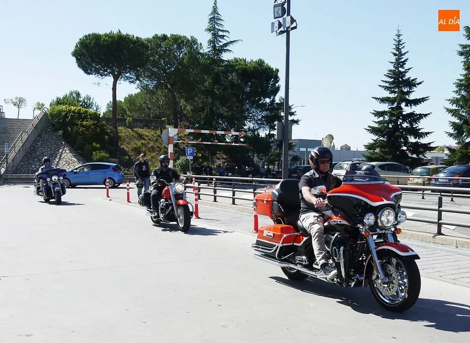 Foto 2 - Los moteros se unen contra el acoso escolar