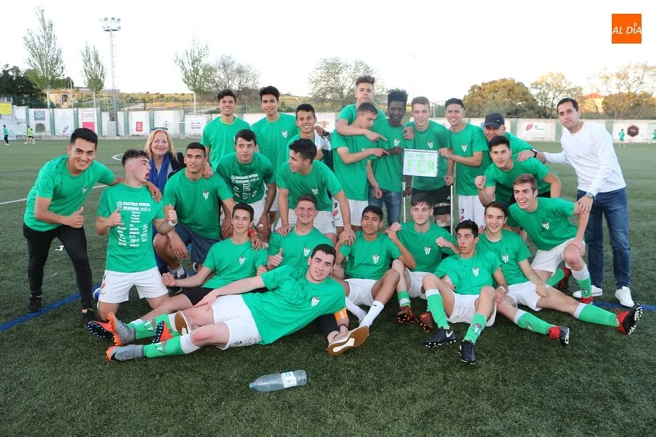 Foto 11 - El Guijuelo Juvenil asciende a regional tras vencer al CD Pe&ntilde;aranda (4-1)