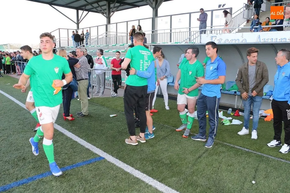 Foto 6 - El Guijuelo Juvenil asciende a regional tras vencer al CD Pe&ntilde;aranda (4-1)