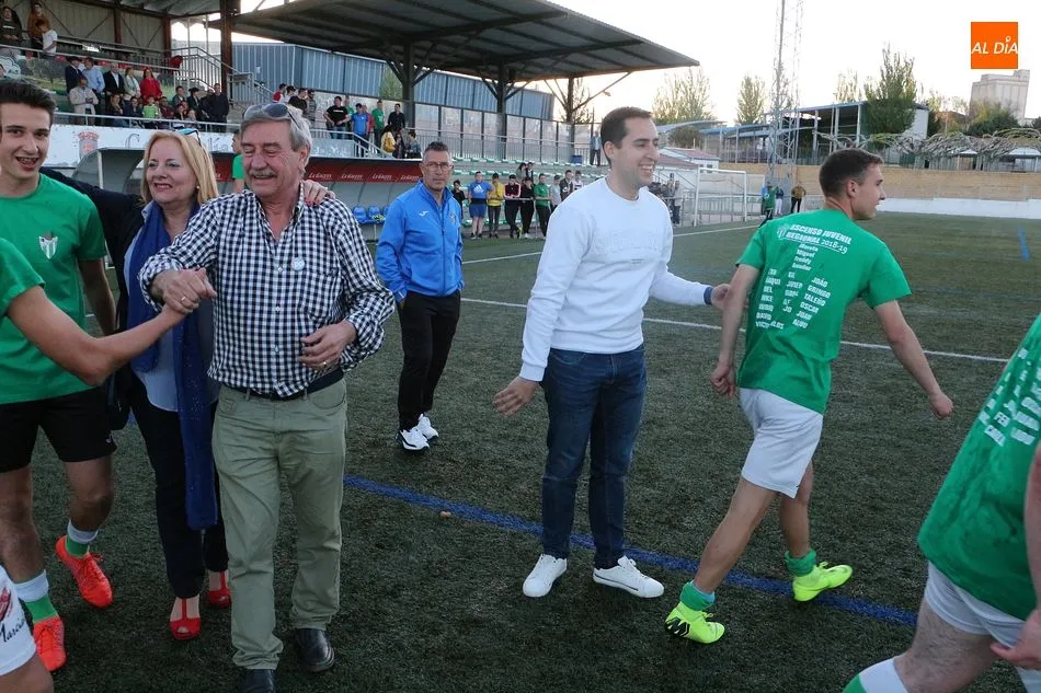Foto 2 - El Guijuelo Juvenil asciende a regional tras vencer al CD Pe&ntilde;aranda (4-1)