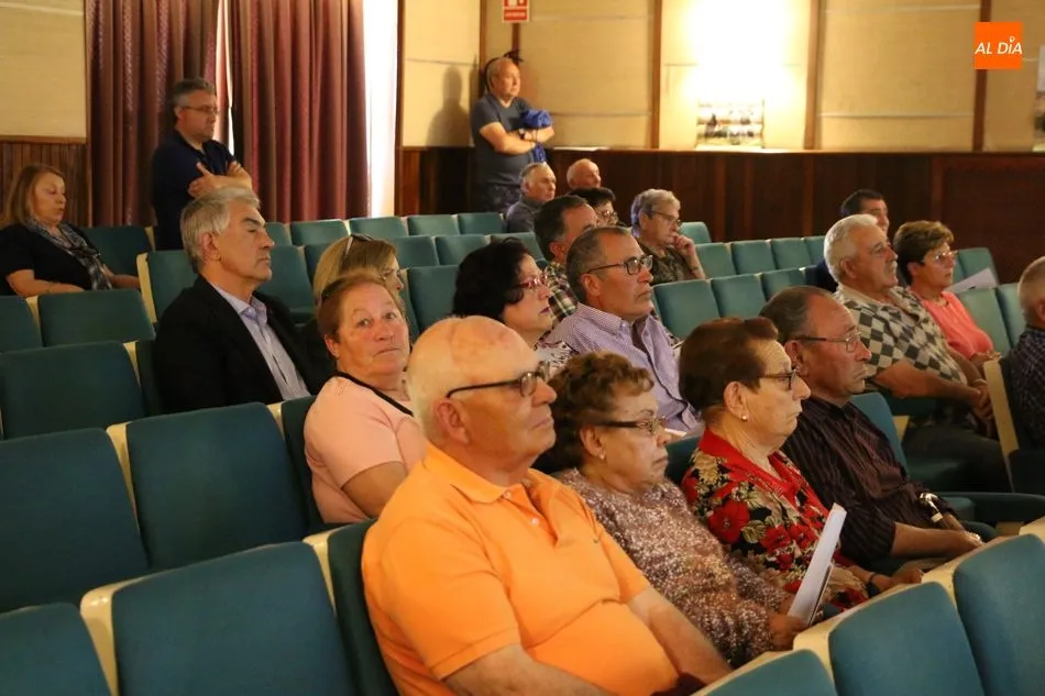 Foto 5 - El Grupo Villarino y Cabeza presenta al p&uacute;blico su candidatura a las municipales  