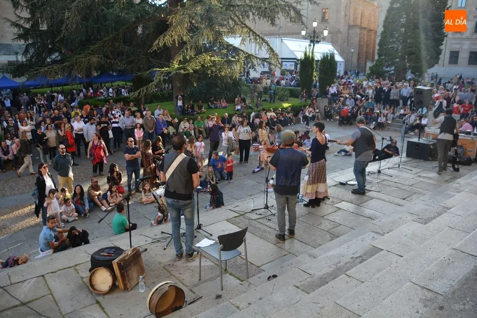 Foto 8 - Folk on Crest anima la Jornada de Artesan&iacute;a