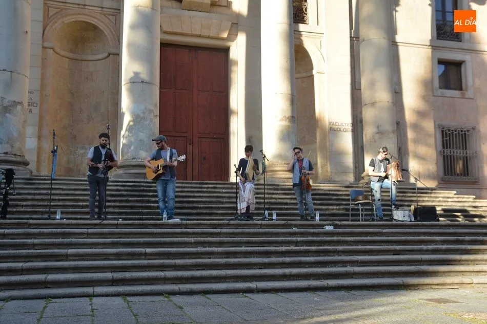 Foto 6 - Folk on Crest anima la Jornada de Artesan&iacute;a