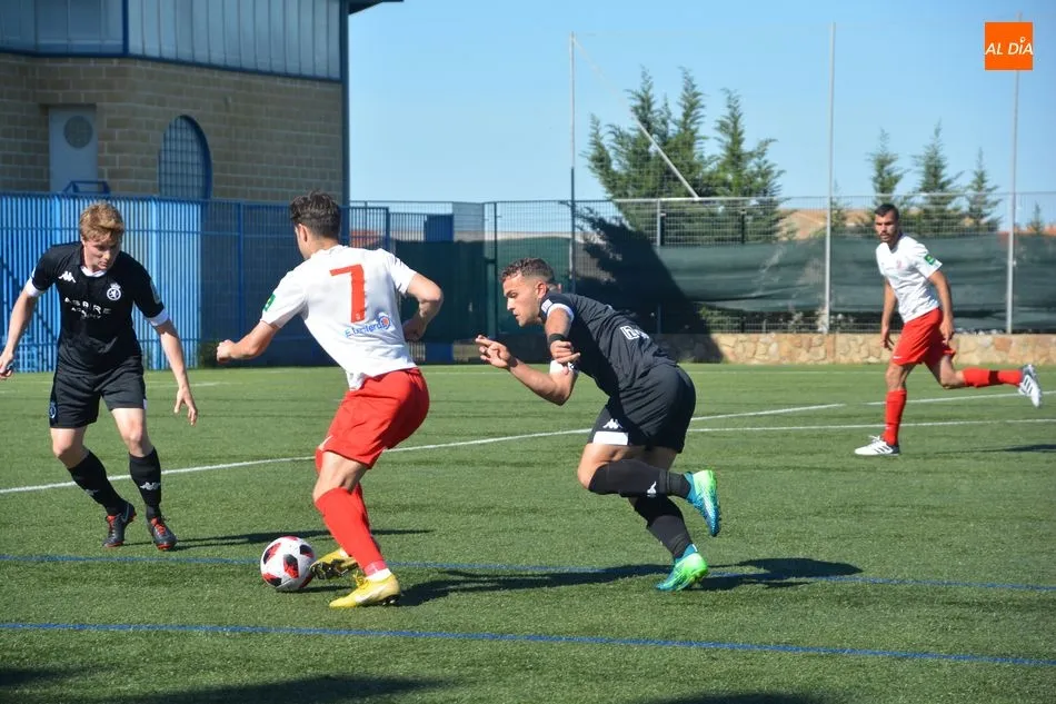 Foto 7 - El Santa Marta se despide de la liga en casa con una gran victoria (4-2)