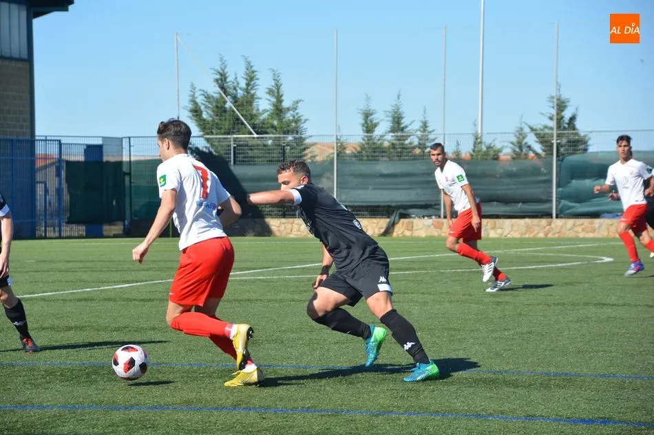 Foto 6 - El Santa Marta se despide de la liga en casa con una gran victoria (4-2)