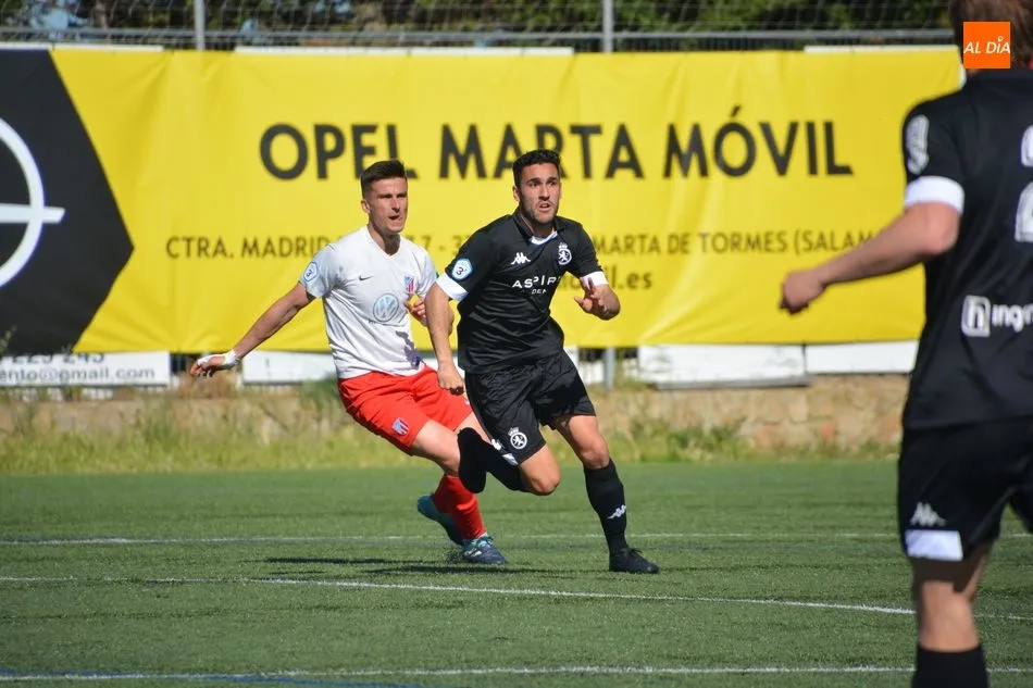 Foto 3 - El Santa Marta se despide de la liga en casa con una gran victoria (4-2)