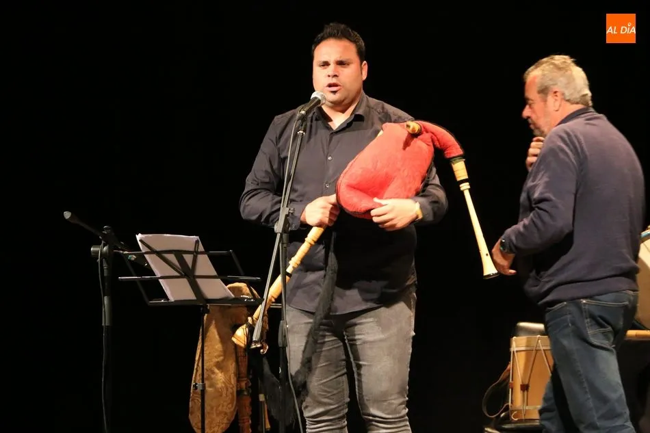 Foto 11 - Luis Antonio Pedraza y Paulo Meirinhos dejan el acento de la Raya en el Centro Cultural  