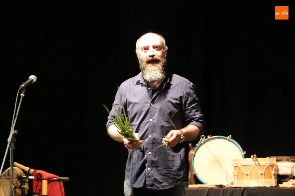 Foto 10 - Luis Antonio Pedraza y Paulo Meirinhos dejan el acento de la Raya en el Centro Cultural  