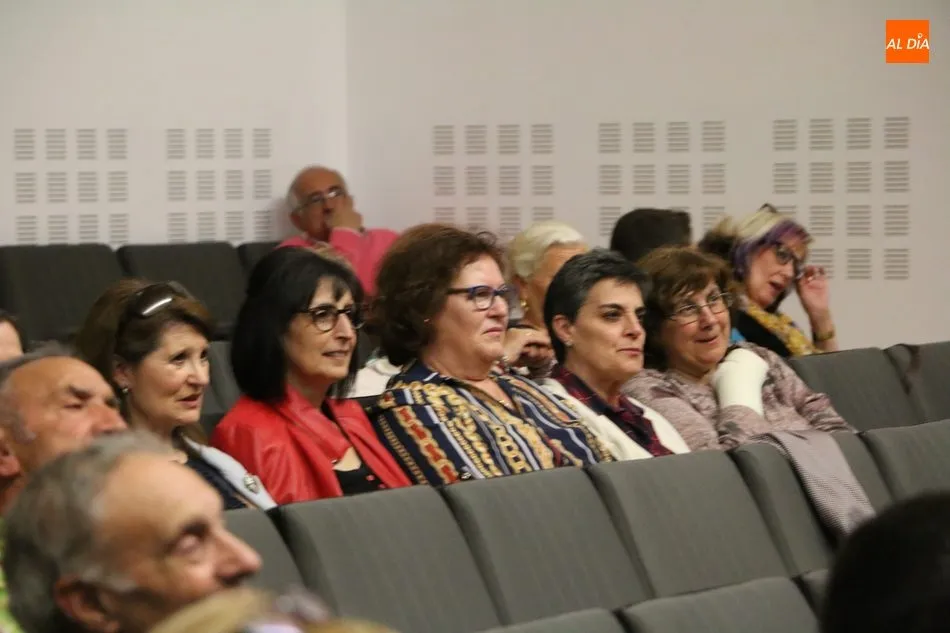 Foto 8 - Luis Antonio Pedraza y Paulo Meirinhos dejan el acento de la Raya en el Centro Cultural  