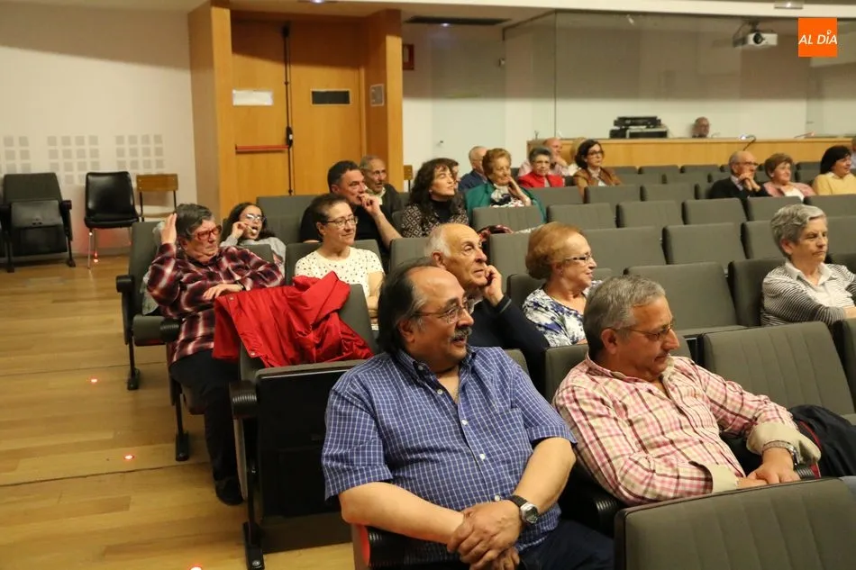 Foto 7 - Luis Antonio Pedraza y Paulo Meirinhos dejan el acento de la Raya en el Centro Cultural  