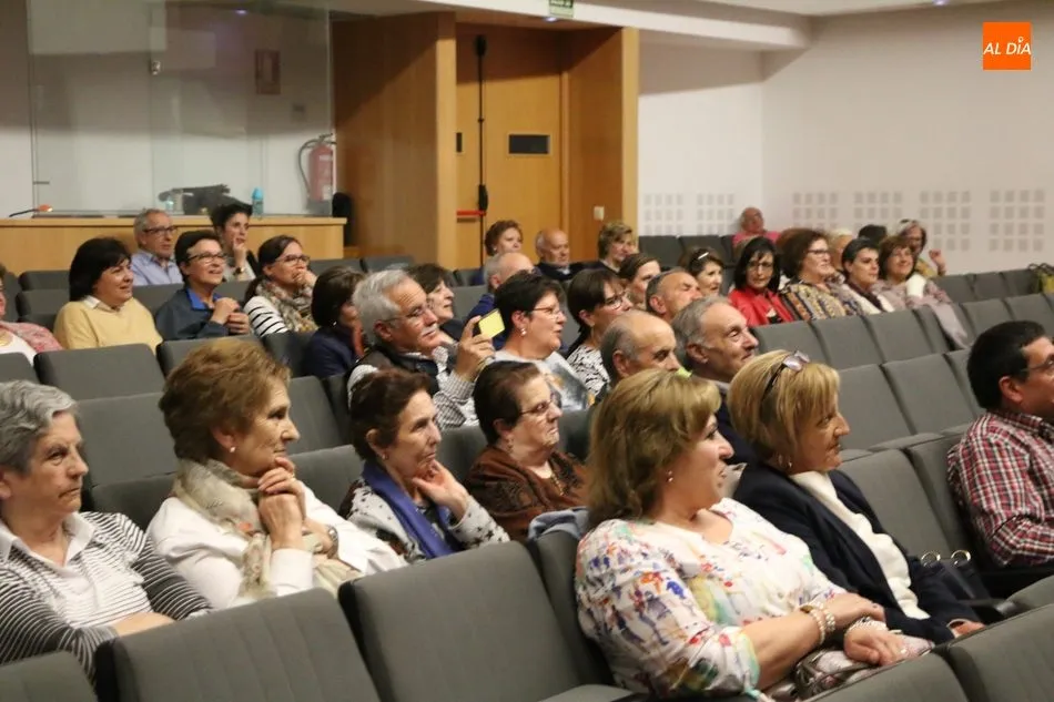 Foto 6 - Luis Antonio Pedraza y Paulo Meirinhos dejan el acento de la Raya en el Centro Cultural  
