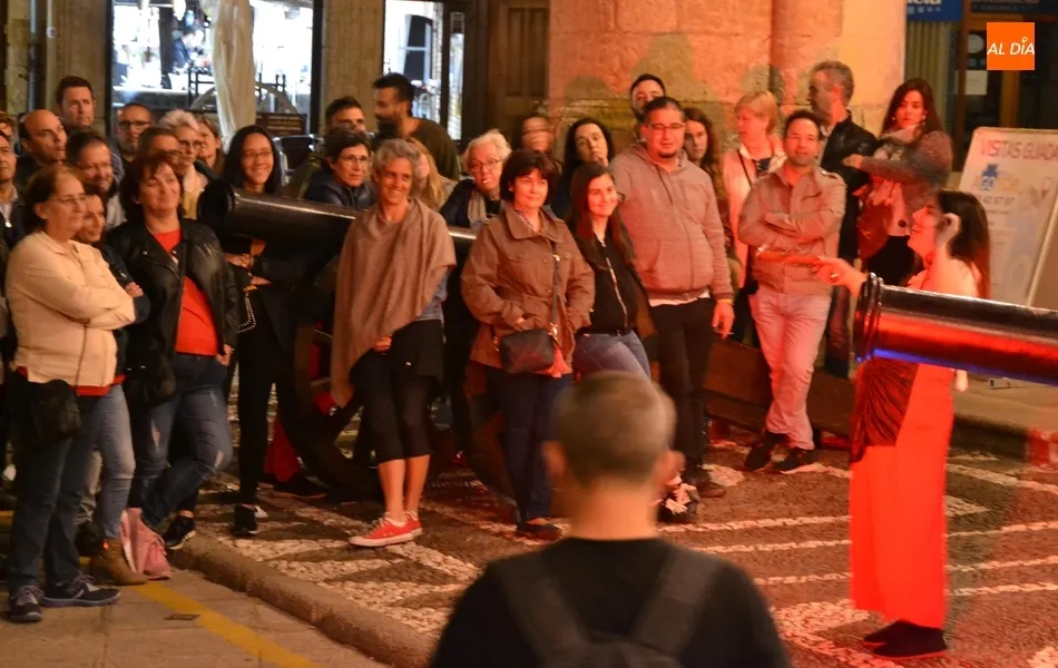Foto 2 - Un centenar largo de personas conoce los episodios m&aacute;s oscuros de Mir&oacute;briga  