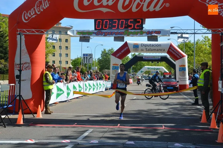 Foto 6 - Antonio Fraile y Ver&oacute;nica S&aacute;nchez vencen en una multitudinaria Carrera C&iacute;vico Militar San...