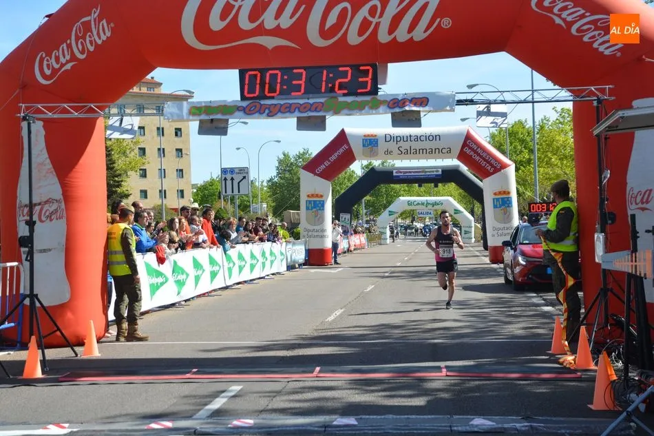 Foto 4 - Antonio Fraile y Ver&oacute;nica S&aacute;nchez vencen en una multitudinaria Carrera C&iacute;vico Militar San...