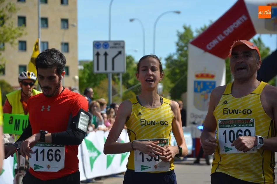 Foto 11 - Antonio Fraile y Ver&oacute;nica S&aacute;nchez vencen en una multitudinaria Carrera C&iacute;vico Militar San...