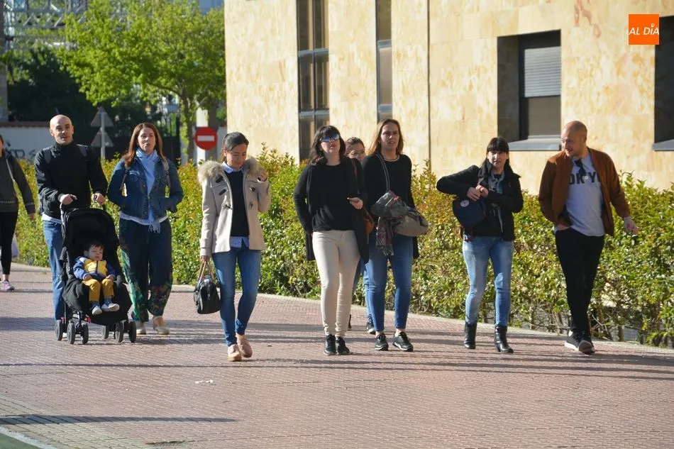 Foto 3 - M&aacute;s de 11.000 personas realizan las oposiciones de enfermer&iacute;a del Sacyl