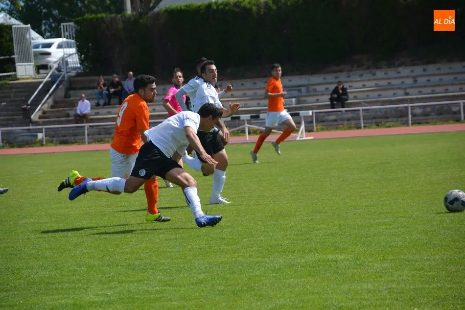 Foto 11 - El Salamanca UDS &lsquo;B&rsquo; demuestra su condici&oacute;n de campe&oacute;n en el derbi contra el Ciudad Rodrigo...