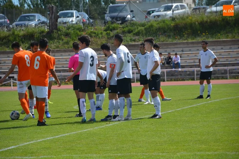 Foto 9 - El Salamanca UDS &lsquo;B&rsquo; demuestra su condici&oacute;n de campe&oacute;n en el derbi contra el Ciudad Rodrigo...