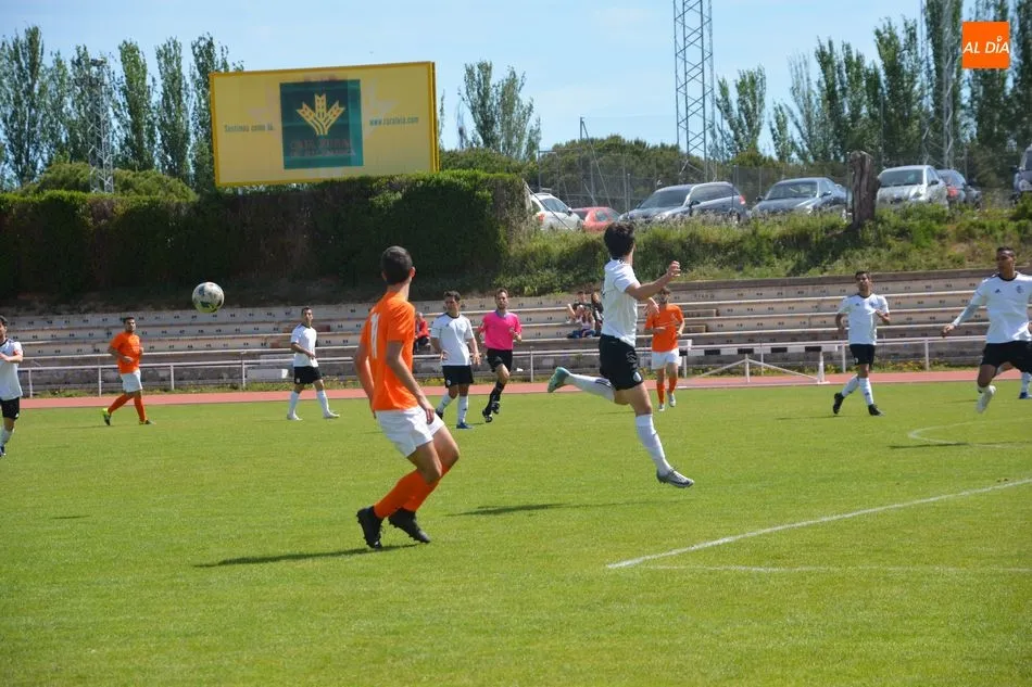 Foto 8 - El Salamanca UDS &lsquo;B&rsquo; demuestra su condici&oacute;n de campe&oacute;n en el derbi contra el Ciudad Rodrigo...