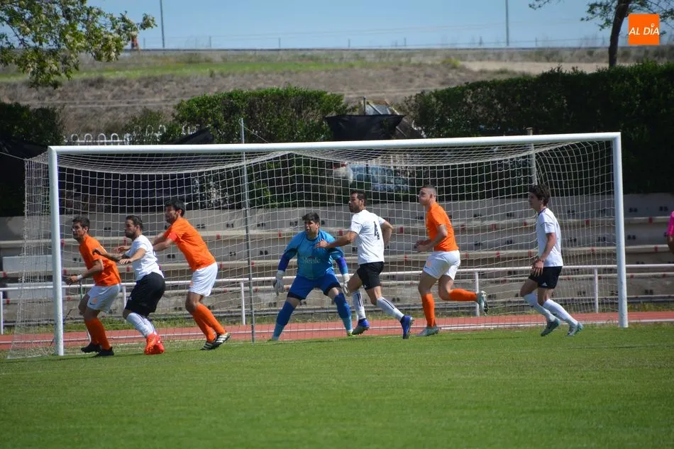 Foto 7 - El Salamanca UDS &lsquo;B&rsquo; demuestra su condici&oacute;n de campe&oacute;n en el derbi contra el Ciudad Rodrigo...