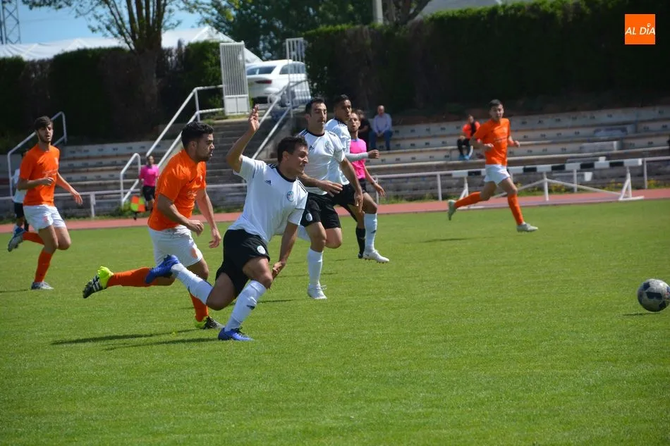 Foto 6 - El Salamanca UDS &lsquo;B&rsquo; demuestra su condici&oacute;n de campe&oacute;n en el derbi contra el Ciudad Rodrigo...