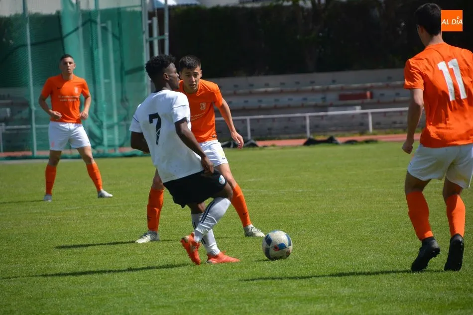 Foto 4 - El Salamanca UDS &lsquo;B&rsquo; demuestra su condici&oacute;n de campe&oacute;n en el derbi contra el Ciudad Rodrigo...