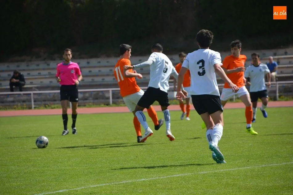 Foto 3 - El Salamanca UDS &lsquo;B&rsquo; demuestra su condici&oacute;n de campe&oacute;n en el derbi contra el Ciudad Rodrigo...