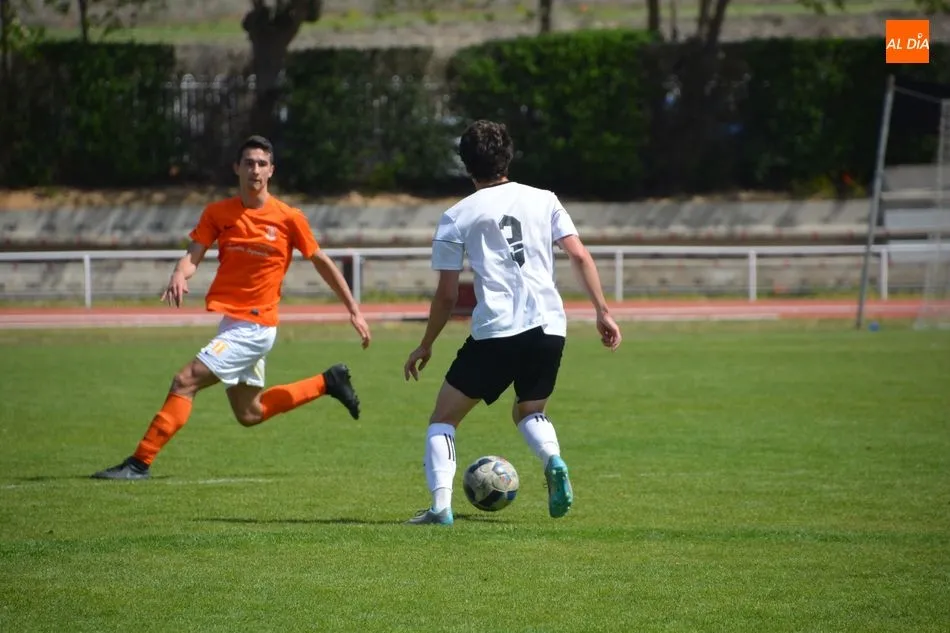 Foto 2 - El Salamanca UDS &lsquo;B&rsquo; demuestra su condici&oacute;n de campe&oacute;n en el derbi contra el Ciudad Rodrigo...