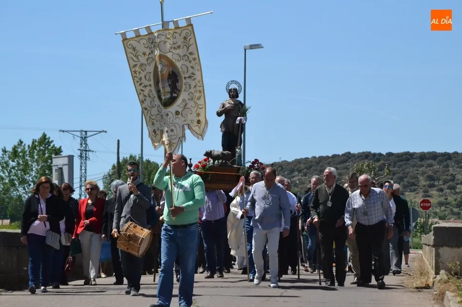 Foto 10 - San Isidro inicia en El Puente su ronda de bendiciones con la compa&ntilde;&iacute;a de pocos fieles  