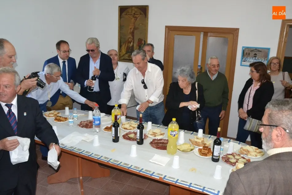 Foto 6 - San Isidro inicia en El Puente su ronda de bendiciones con la compa&ntilde;&iacute;a de pocos fieles  