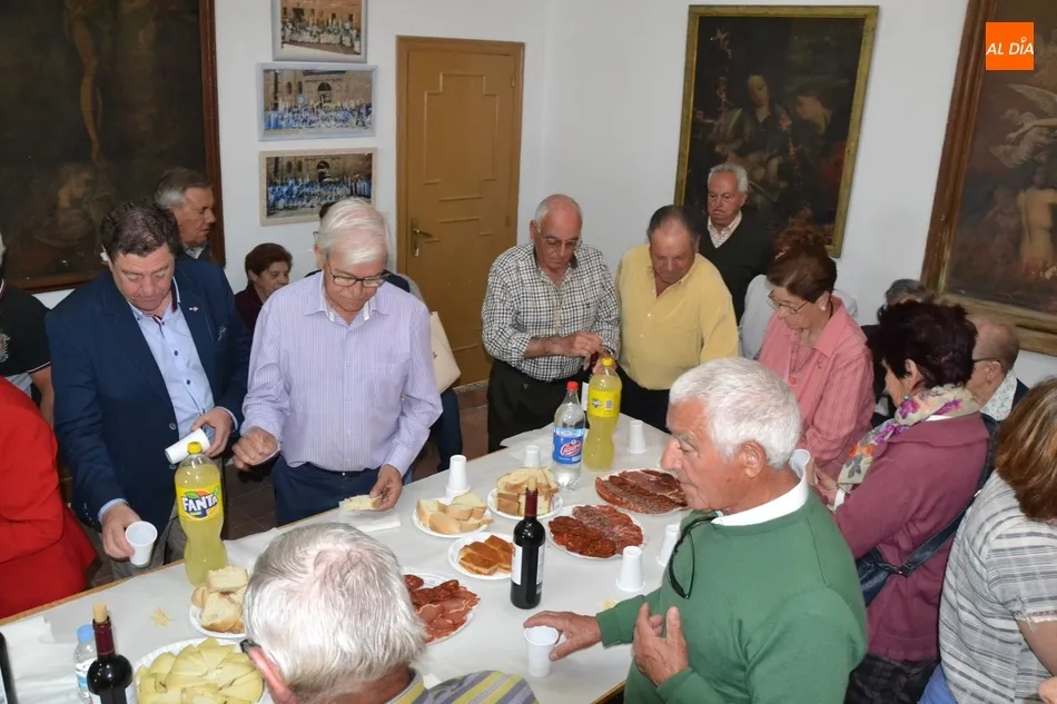 Foto 5 - San Isidro inicia en El Puente su ronda de bendiciones con la compa&ntilde;&iacute;a de pocos fieles  