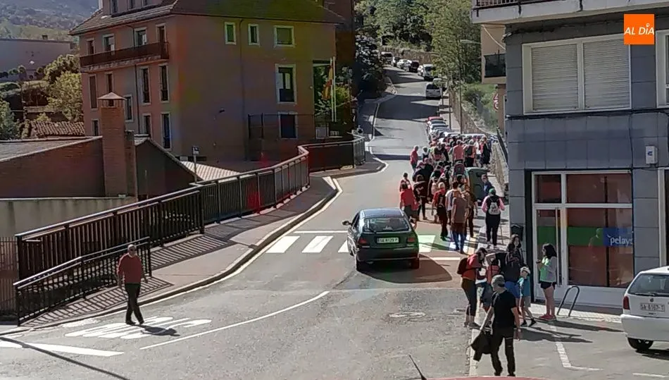 Marcha de Asprodes subiendo por el Cordel de Merinas