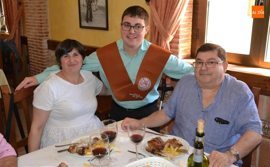 Foto 11 - Toda la familia de &Aacute;ngel Mart&iacute;n se re&uacute;ne para festejar su graduaci&oacute;n universitaria  