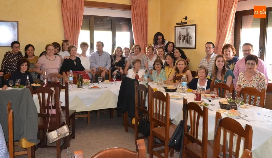 Isi Martín celebra su jubilación junto a los que han sido sus compañeros de trabajo  