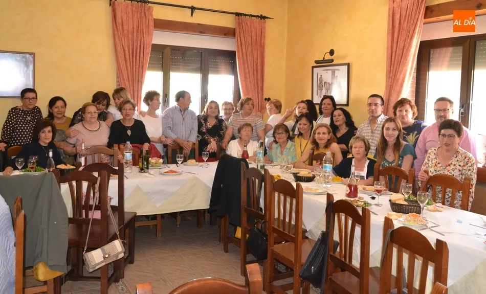 Foto 5 - Isi Mart&iacute;n celebra su jubilaci&oacute;n junto a los que han sido sus compa&ntilde;eros de trabajo  