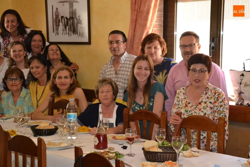 Foto 2 - Isi Mart&iacute;n celebra su jubilaci&oacute;n junto a los que han sido sus compa&ntilde;eros de trabajo  