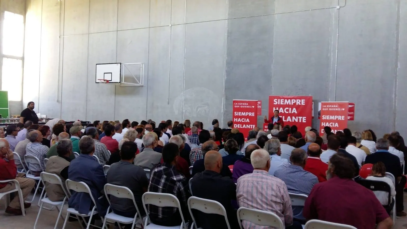 Foto 6 - La caravana electoral del PSOE hace provincia y apoya&nbsp;al mundo rural en las comarcas de B&eacute;jar,...