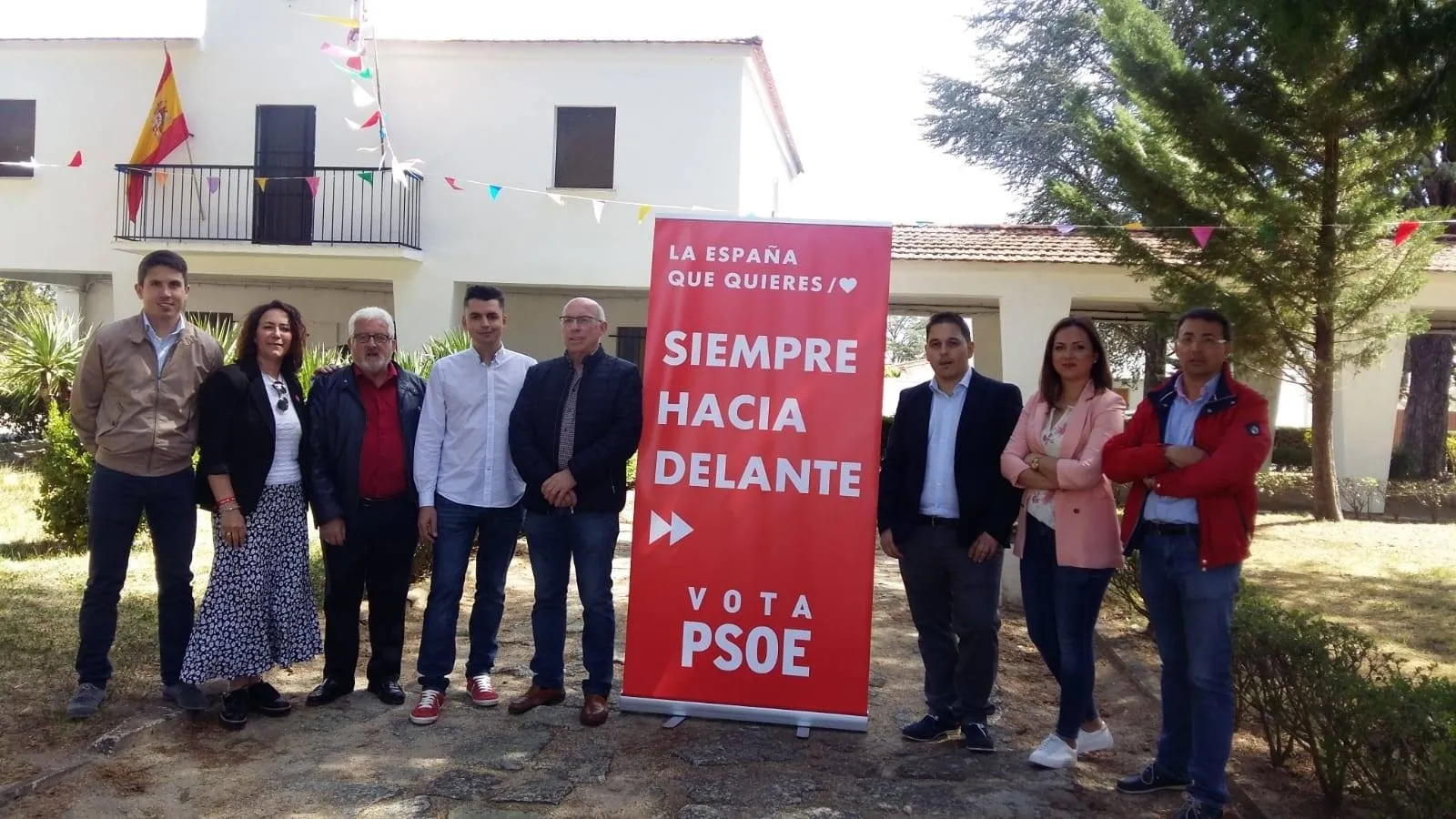 Foto 3 - La caravana electoral del PSOE hace provincia y apoya&nbsp;al mundo rural en las comarcas de B&eacute;jar,...