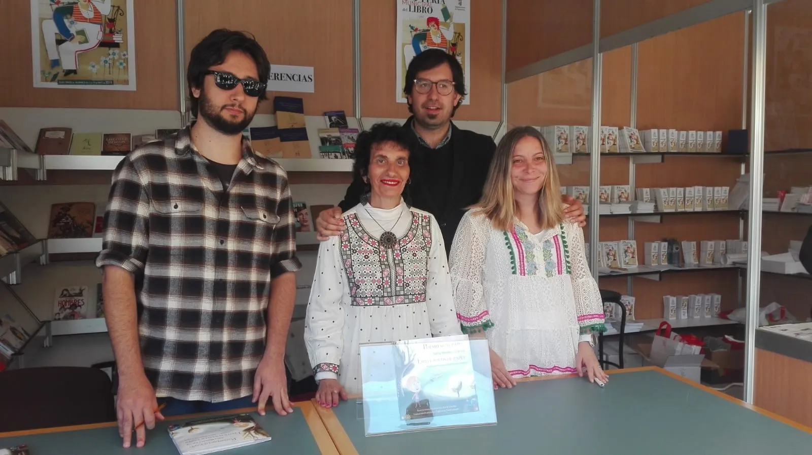 Foto 2 - Gran &eacute;xito en la Feria Municipal del Libro del Poemario Infantil &lsquo;Poemitas de Papel&rsquo;