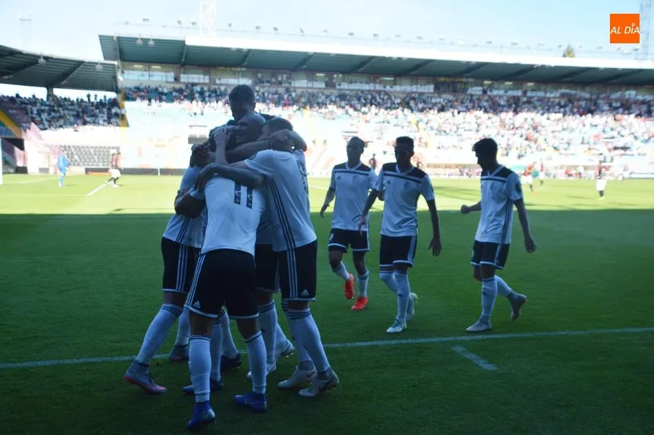 Foto 4 - El Salamanca UDS sale de entre los muertos y llega muy vivo a la &uacute;ltima jornada tras ganar al...