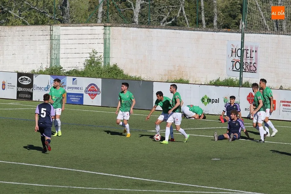 Foto 11 - El Guijuelo se olvida del play off tras empatar con el Valladolid B (0-0)