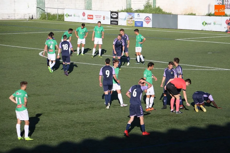 Foto 4 - El Guijuelo se olvida del play off tras empatar con el Valladolid B (0-0)