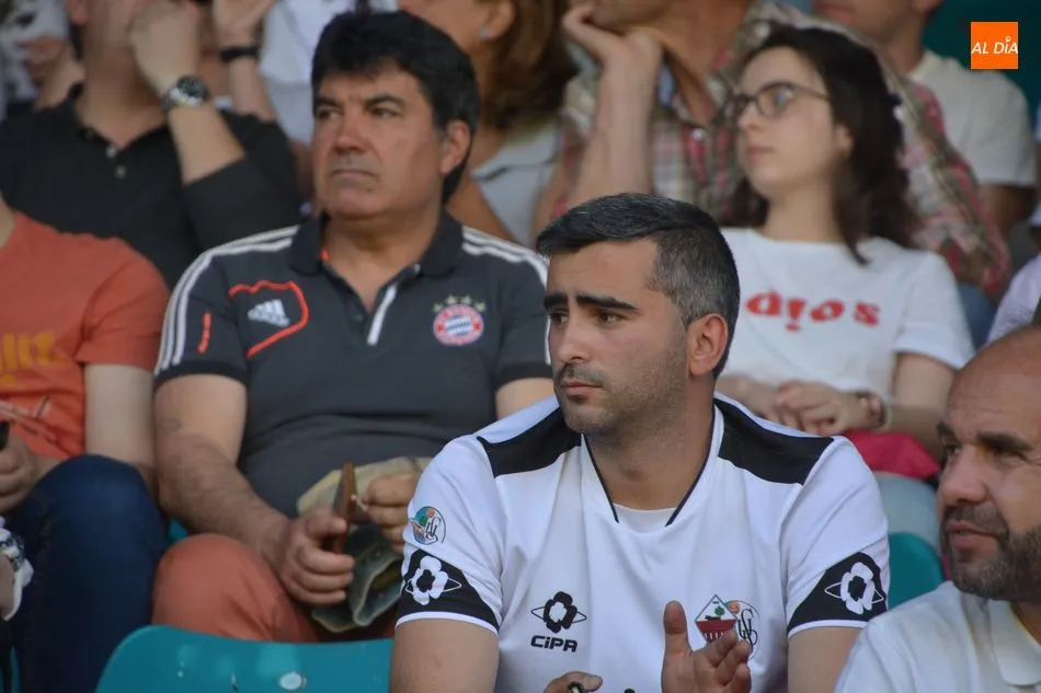 Foto 4 - El Helm&aacute;ntico volvi&oacute; a llevar al Salamanca UDS en volandas