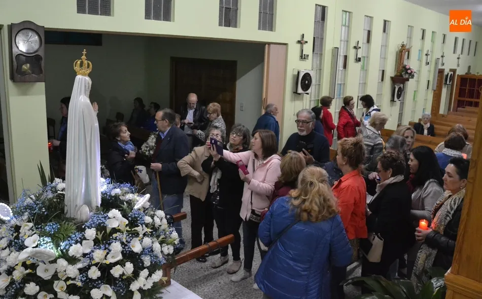 Foto 11 - La Virgen de F&aacute;tima reina entre las velas con la novedosa compa&ntilde;&iacute;a de mayordomas y pol&iacute;ticos  